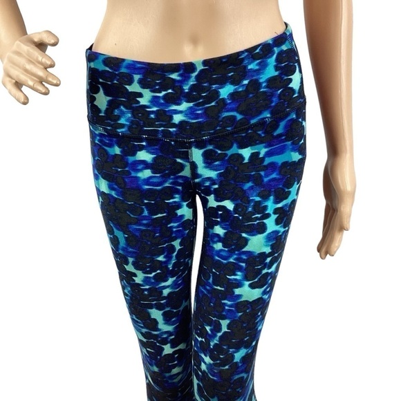 Athleta Chaturanga Blue Leopard Print Capri Leggings Size XS - Picture 2 of 7